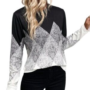 Women's Black and White Graphic Pullover Top